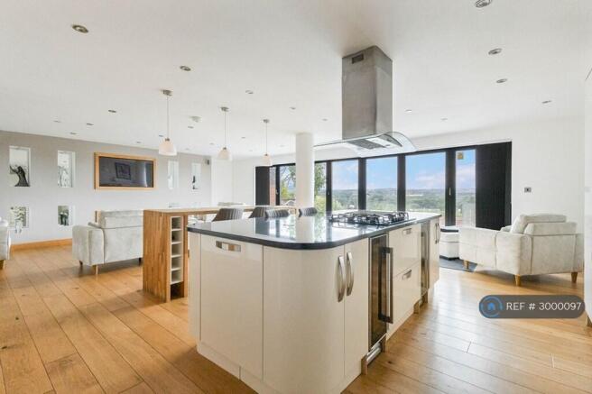 6 bed Detached to rent Image 9