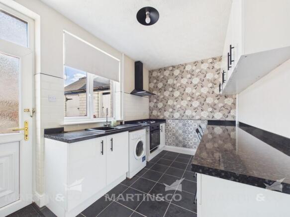 2 bed Terraced to rent Image 5