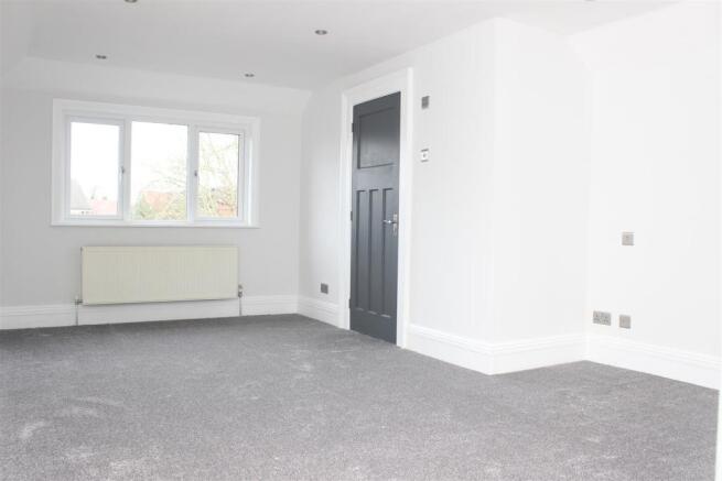 (28.12.2020) 24 Plomer Green Lane Bedroom 1.JPG