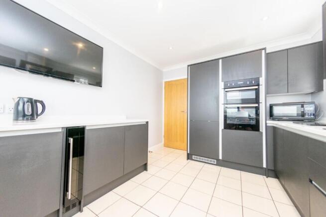 4 bed Detached for sale Image 7