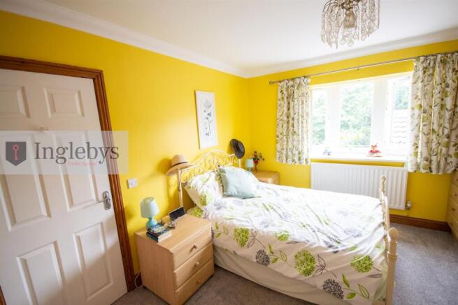 2 bed Detached Bungalow for sale Image 10