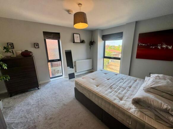2 bed Flat to rent Image 10