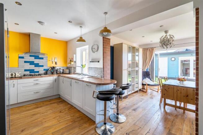 Kitchen Dining.jpg