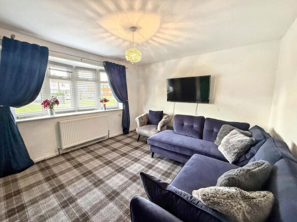 5 bed Semi-Detached for sale Image 5