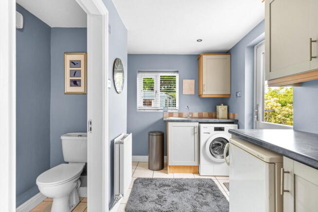 4 bed Detached for sale Image 11