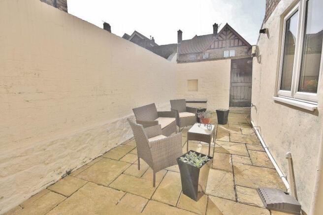 Rear courtyard 