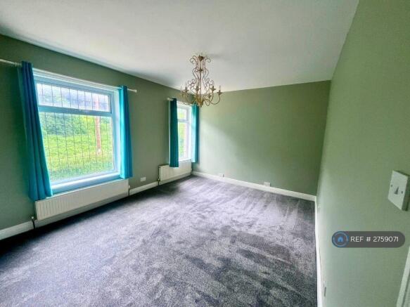 3 bed Semi-Detached to rent Image 9