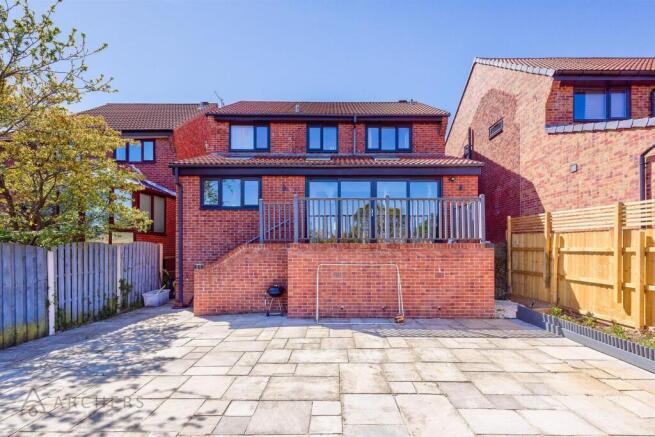 4 bed Detached for sale Image 4