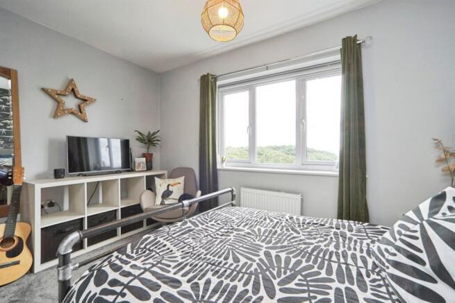 4 bed Semi-Detached for sale Image 10