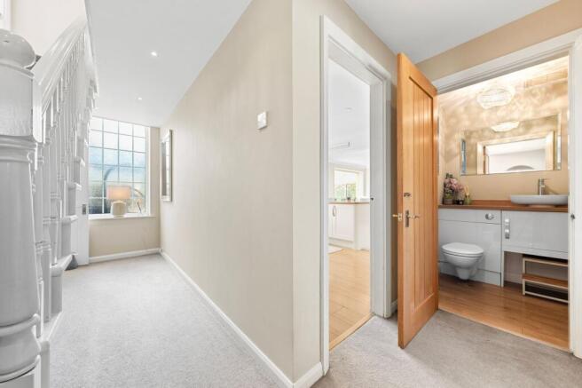 5 bed Detached for sale Image 12