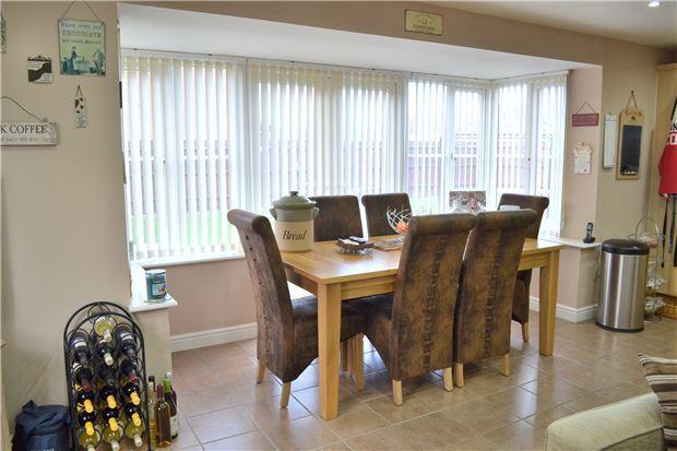 Kitchen/dining/family Room