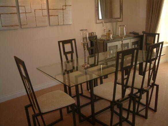 5 bed House to rent Image 6