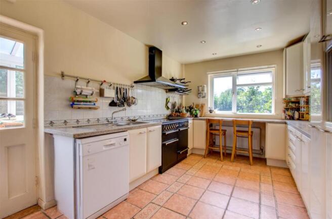 KitchenBreakfastRoomV1.jpg