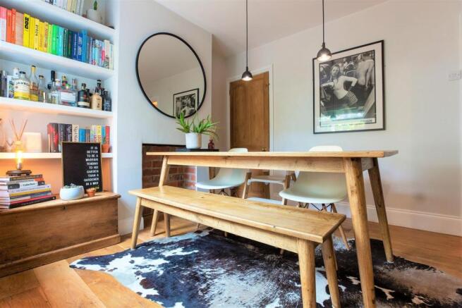SEPARATE DINING ROOM