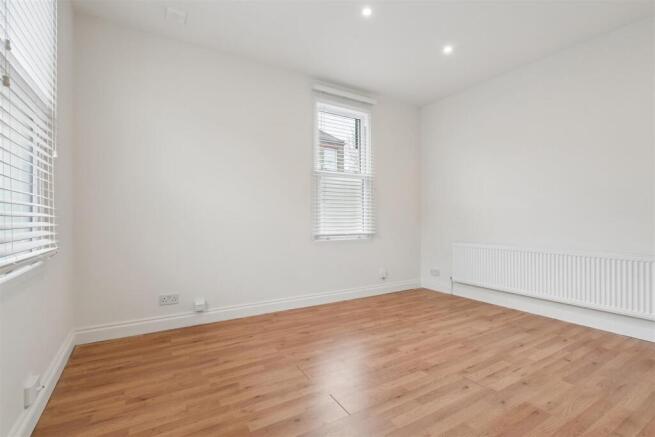 44a Khartoum road SW17 0HZ reception 2.jpg