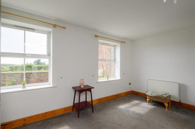 6 bed Detached for sale Image 12