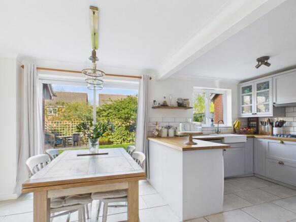 CAM02366G0-PR0147-STILL015