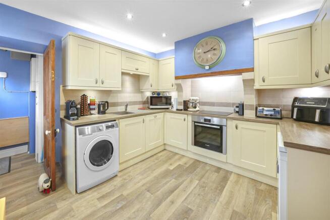 2 bed Semi-Detached for sale Image 11