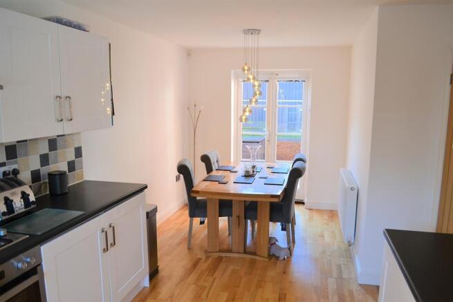 KITCHEN / DINING ROOM