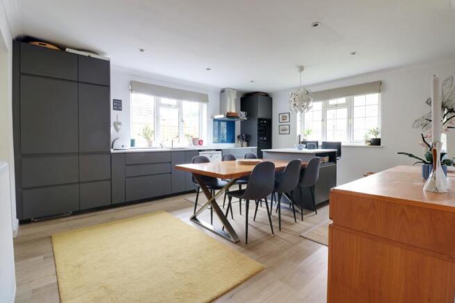 Kitchen Dining 1