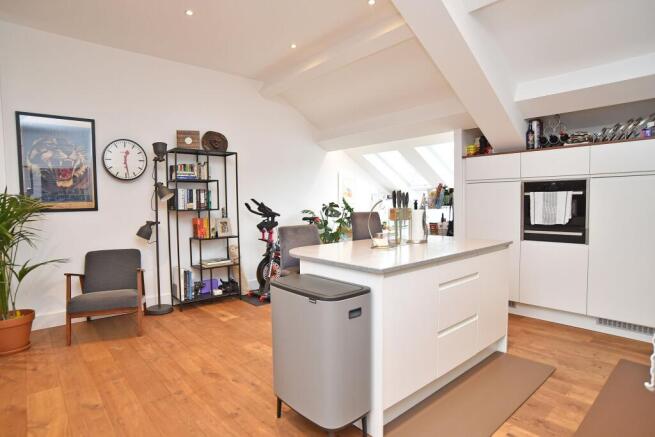 3 bed Flat for sale Image 5