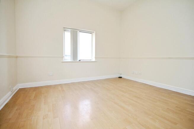 2 bed Flat to rent Image 4