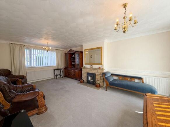 5 bed Detached for sale Image 7