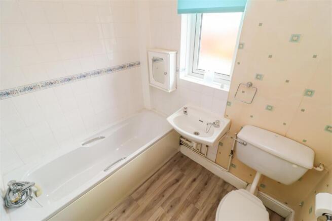 4 bed Semi-Detached for sale Image 11