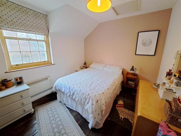 Bed 1.jpg