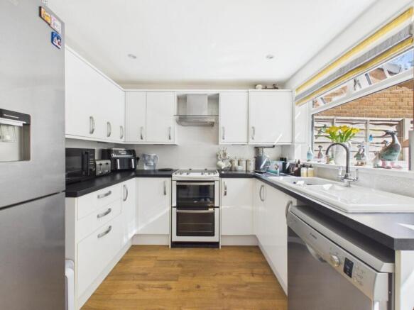 3 bed House for sale Image 5