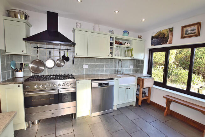 4 bed Semi-Detached for sale Image 9
