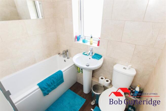 FIRST FLOOR BATHROOM