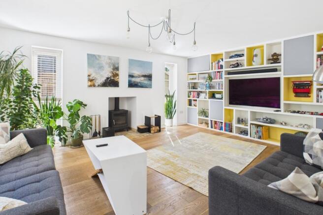 CAM02545G0-PR0485-STILL006