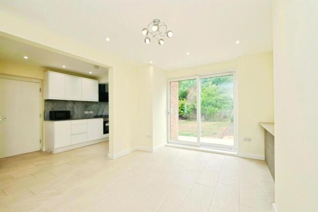 3 bed Semi-Detached for sale Image 4
