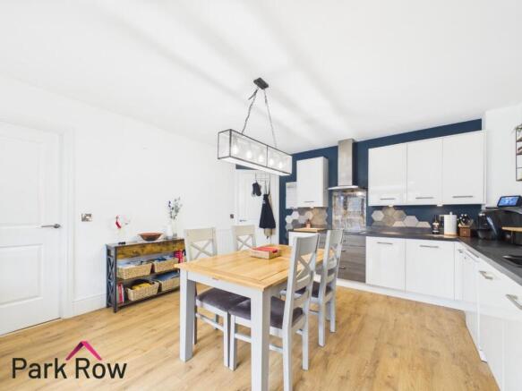 4 bed Detached for sale Image 11
