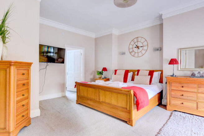 4 bed Terraced for sale Image 9