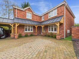 19, Martha Close, Leicester LE8 5AE
