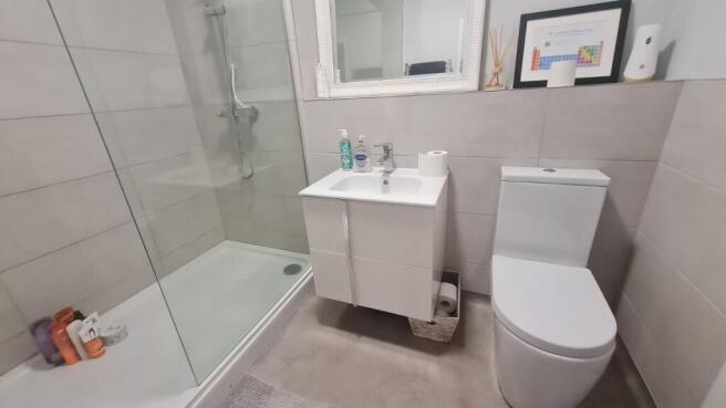 2 bed Flat to rent Image 12