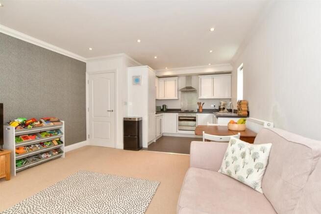 Lounge/Dining Area
