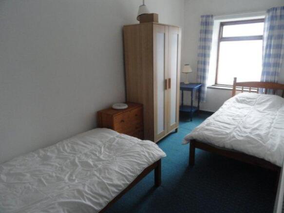 BEDROOM 2