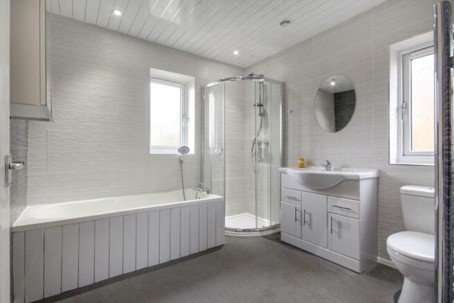 Bathroom (Family Bathroom)