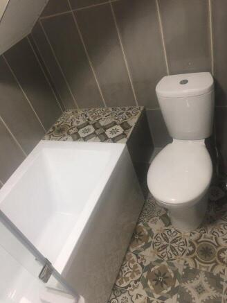 4 bed House Share to rent Image 9