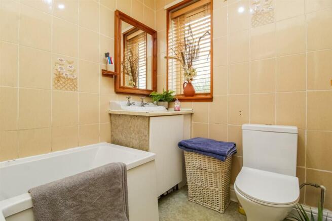 BATHROOM/W.C.