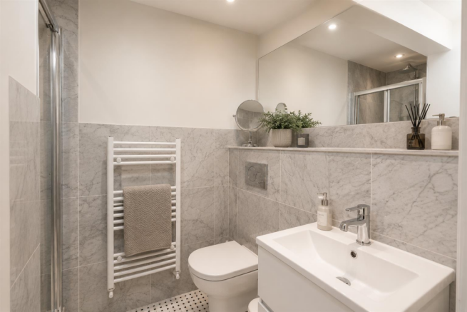 4 bed Detached for sale Image 6