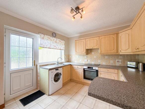 4 bed Bungalow for sale Image 7