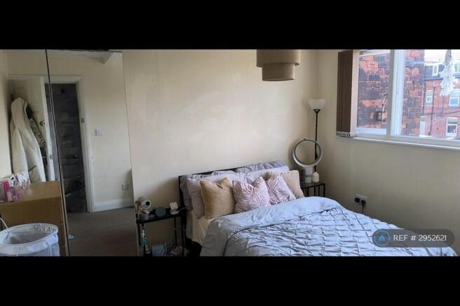3 bed Flat to rent Image 12