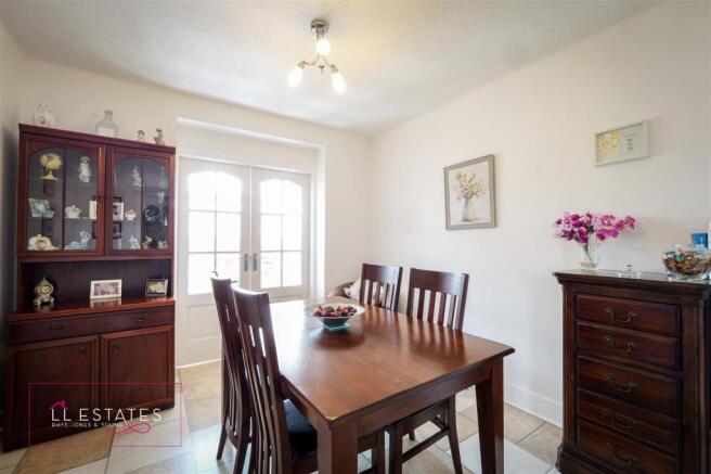 dining room x .jpg