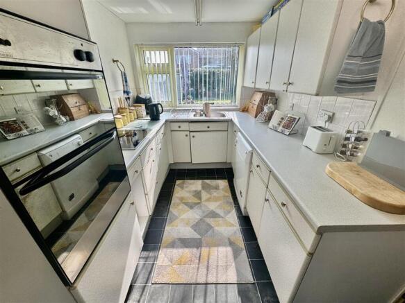 KITCHEN/BREAKFAST ROOM