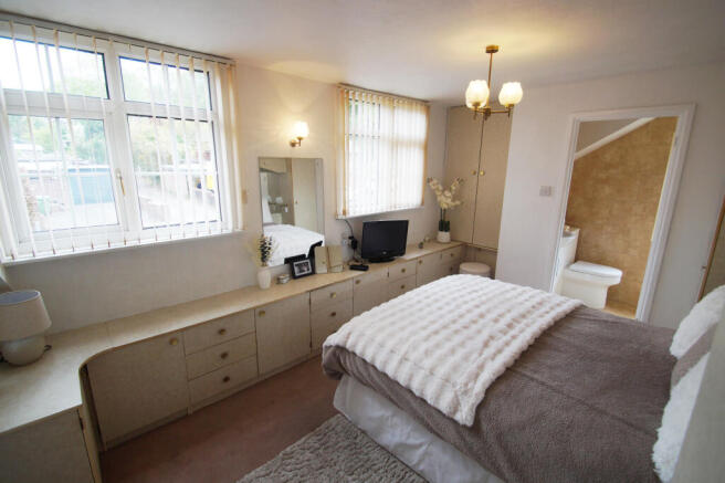 3 bed Semi-Detached for sale Image 8