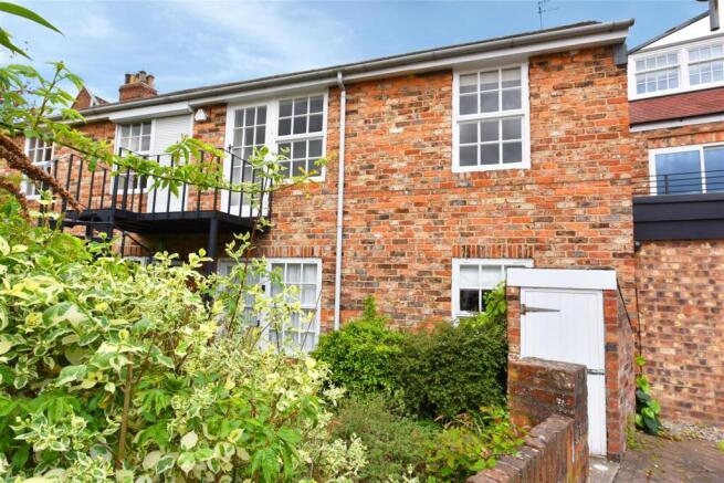 2 bed Apartment to rent Image 7